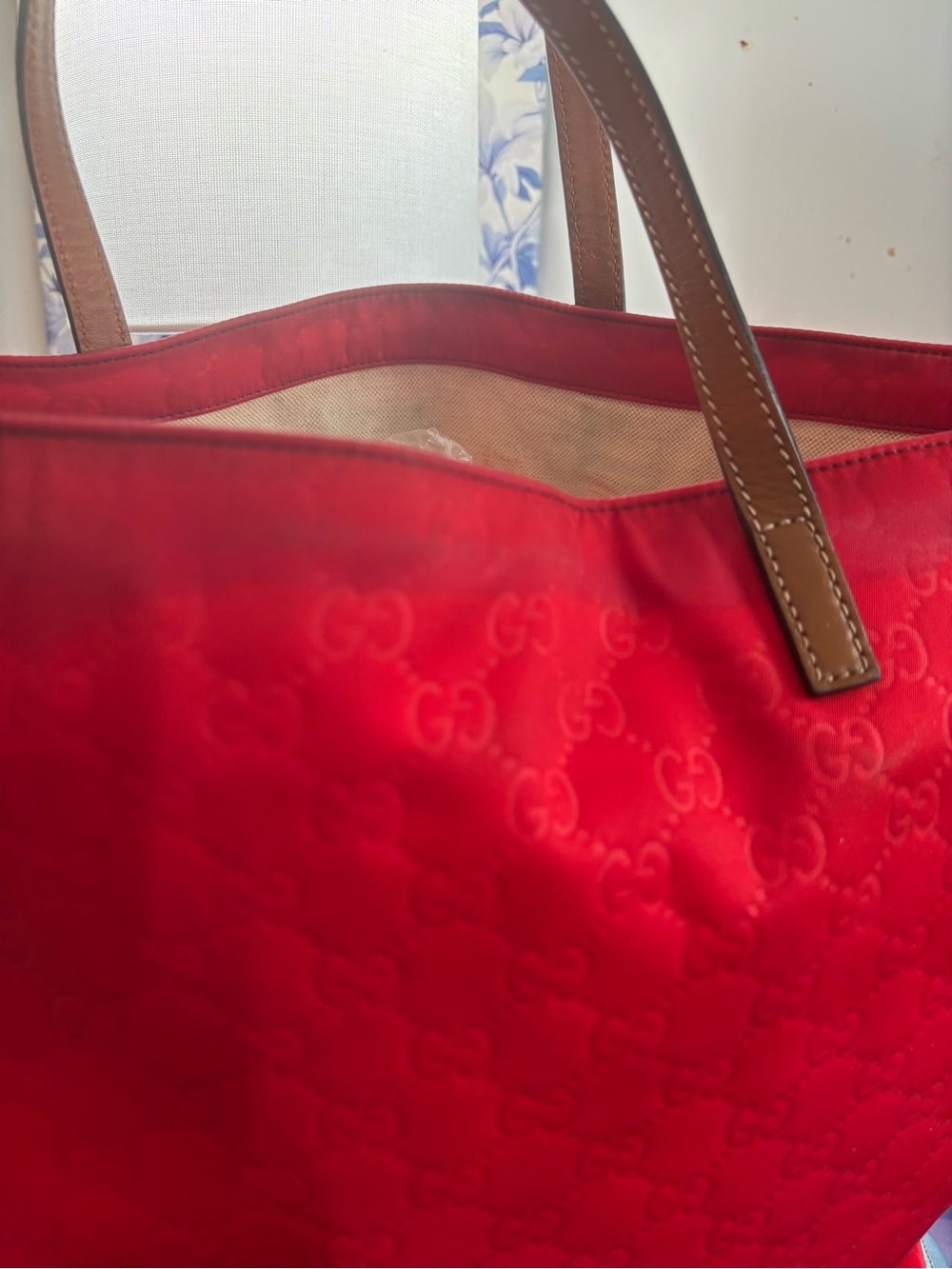 Authentic Gucci Red GG Canvas Jacquard Fabric Tote Bag - Picture 5 of 16